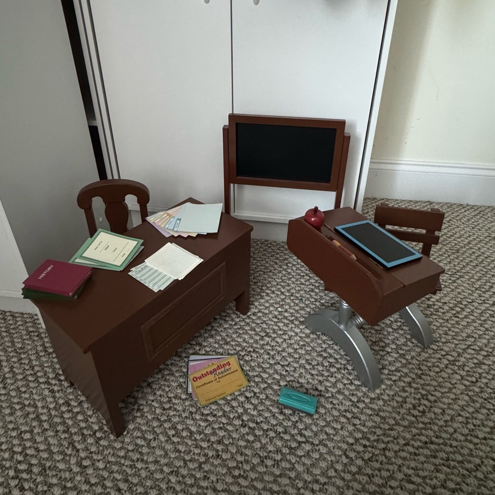 The Queen’s Treasure 1930’s Classroom Set